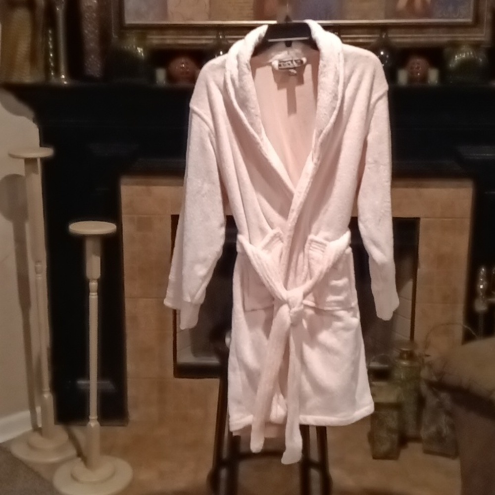 FINAL PRICE Nicole Miller pink cotton/polyester blend robe w saggy pockets/belt